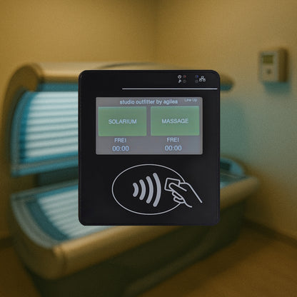 Produktfoto der agilea Solariumsteuerung mit Solarium im Hintergrund